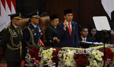 Presiden Joko Widodo menyampaikan pidato awal masa jabatan saat acara pelantikan Presiden dan Wakil Presiden periode 2019-2024 di Gedung Nusantara, kompleks Parlemen, Senayan, Jakarta, Ahad (20/10).