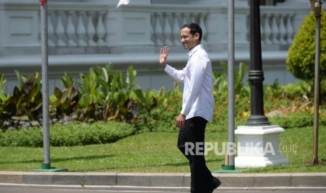 Nadiem Dipanggil Presiden Joko Widodo. Founder Gojek Nadiem Makarim dipanggil Presiden Joko Widodo di Istana Kepresidenan, Jakarta, Senin (21/10).