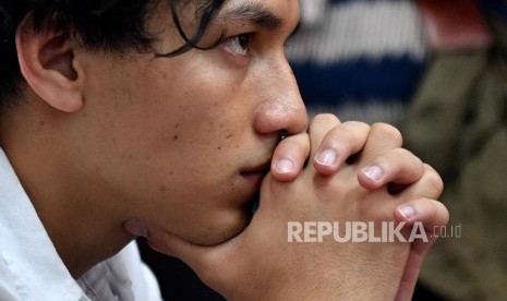 Aktor yang juga terdakwa kasus penyalahgunaan narkoba Jefri Nichol menunggu untuk menjalani sidang tuntutan di Pengadilan Negeri Jakarta Selatan, Senin (21/10/2019).