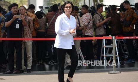 Diundang Ke Istana Kepresidenani. Menteri Keuangan Sri Mulyani tiba di Istana Kepresidenan untuk bertemu Presiden Joko Widodo, Jakarta, Selasa(22/10).