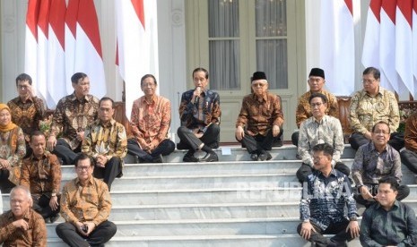 Perkenalan Kabinet Indonesia Maju. Presiden Joko Widodo dan Wapres Maruf Amin saat mengenalkan jajaran Kabinet Indonesia Maju  di Istana Merdeka, Jakarta, Rabu (23/10).