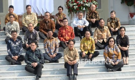 Pelantikan Kabinet Indonesia Maju. Jajaran Kabinet Indonesia Maju mengikuti acara perkenalan bersama Presiden Joko Widodo di Istana Negara, Jakarta, Rabu (23/10).