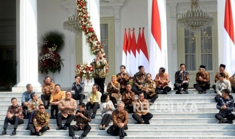 Pelantikan Kabinet Indonesia Maju. Jajaran Kabinet Indonesia Maju mengikuti acara perkenalan bersama Presiden Joko Widodo di Istana Negara, Jakarta, Rabu (23/10).