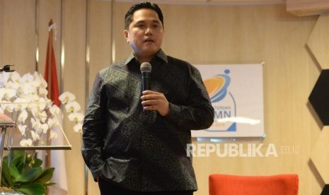 Menteri BUMN Erick Thohir memberikan sambutan pada acara serah terima jabatan di Kementerian BUMN, Jakarta, Rabu (23/10).