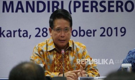 Direktur Bisnis & Jaringan Bank Mandiri Hery Gunardi menyampaikan paparannya pada acara pemaparan kinerja perseroan Triwulan III/2019 di Jakarta, Senin (28/10) malam.