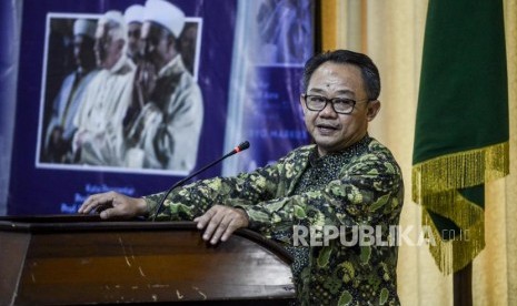 Sekertaris Umum PP Muhammadiyah Abdul Mu'ti memberikan sambutan pada diskusi buku yang berjudul Dunia Barat dan Islam Cahaya di Cakrawala di Gedung PP Muhammadiyah, Jakarta, Selasa (29/10).