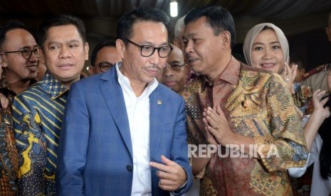 Ketua Komisi III DPR Herman Hery (berkaca mata)