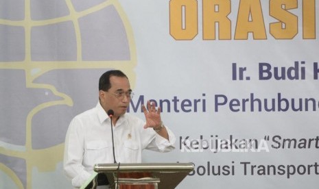 Orasi Ilmiah Menteri Perhubungan. Menteri Perhubungan Budi Karya Sumadi menyampaikan orasi ilmiah di  drainase di Kampus UNISA, Yogyakarta, Ahad (3/11/2019).