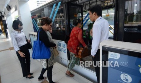 Transjakarta menyiapkan antar jemput gratis bagi warga yang akan misa di Katedral. Ilustrasi.