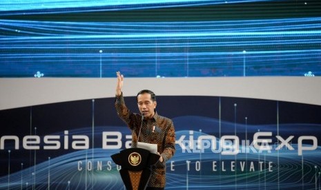 Presiden Joko Widodo memberikan sambutan pada pembukaan kegiatan Indonesia Banking Expo 2019 di Jakarta, Rabu (6/11).