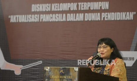 Pancasila Dalam Dunia Pendidikan. Deputi Bidang Pengendalian dan Evaluasi BPIP Rima Agristina menyampaikan paparan saat pembukaan diskusi kelompok di Yogyakarta, Rabu (6/11/2019).