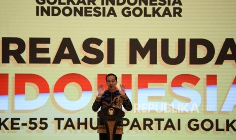 Presiden Joko Widodo memberikan sambutan saat memperingati HUT ke-55 tahun Partai Golkar di Jakarta, Rabu (6/11).