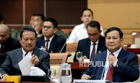 Menteri Pertahanan Prabowo Subianto bersama Wakil Menteri Pertahanan Wahyu Sakti Trenggono 