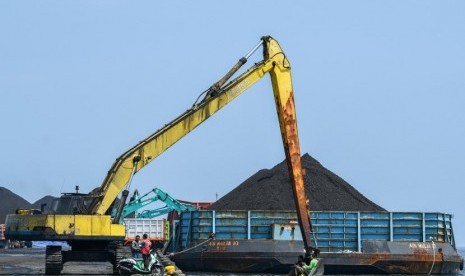 Kantor Kesyahbandaran dan Otoritas Pelabuhan (KSOP) Marunda meminta hasil audit dari Kementerian Lingkungan Hidup dan Kehutanan (LHK) tentang kegiatan bongkar batubara di terminal sebagai pencemar lingkungan permukiman dan sekitarnya. Ilustrasi