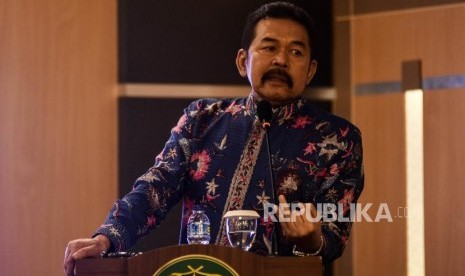 Jaksa Agung RI ST Burhanuddin mempertanyakan uang dari mana jika Menag berangkatkan umrah korban First Travel.