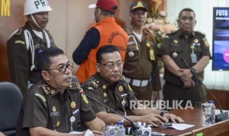 Sekretaris Jaksa Agung Muda Intelijen Kejaksaan Agung RI Sunarta (kiri)