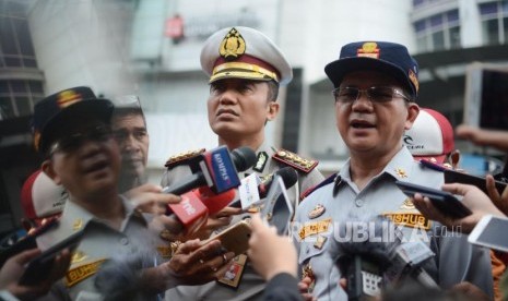  Kepala Dinas Perhubungan (Dishub) DKI Jakarta Syafrin Liputo (kanan).