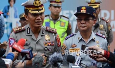 Dirlantas Polda Metro Jaya kombes Yusuf (kiri) bersama Kepala Dinas Perhubungan (Dishub) DKI Jakarta Syafrin Liputo