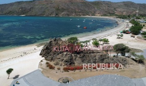 Telkomsel memperkuat kualitas jaringan 4G di lima objek wisata di Indonesia. Foto Pantai Kuta Mandalika, Kabupaten Lombok Tengah, Nusa Tenggara Barat, (ilustrasi).