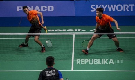 Pebulutangkis Indonesia Wahyu Nayaka Arya dan Ade Yusuf Santoso. Wahyu/Ade tumbang pada babak pertama Malaysia Masters 2020.