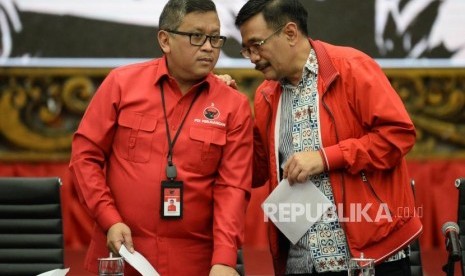 KPK dikabarkan sempat akan menggeledah kantor DPP PDIP terkait kasus OTT Komisioner KPK, Wahyu Setiawan. Foto: Sekjen PDIP Hasto Kristiyanto berbincang bersama Ketua DPP PDIP Djarot Saiful Hidayat.