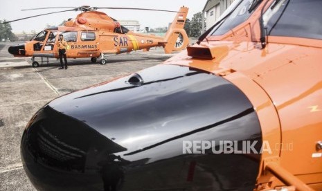 Helikopter Medium Intermediate AS365N3+ Dauphin milik Badan Nasional Pencarian dan Pertolongan (BASARNAS). 