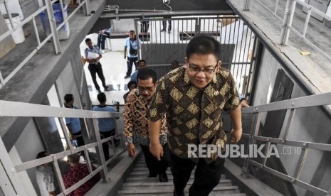 Anggota Ombudsman RI Adrianus Eliasta Meliala (kanan)