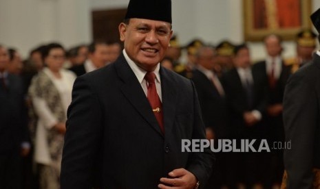 Pelantikan Pimpinan KPK. Ketua KPK periode 2019-2023 Firli Bahuri saat dilantik oleh Presiden Joko Widodo di Istana Negara, Jakarta, Jumat (20/12).