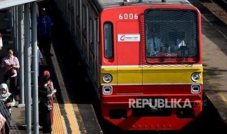 Rangkaian KRL akan beroperasi hingga pukul 03.00 WIB pada 1 Januari 2020. Ilustrasi.