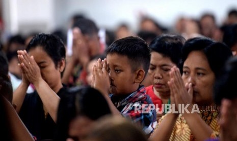 Misa Natal (ilustrasi). Ribuan jemaat Gereja Masehi Injili di Minahasa (GMIM) merayakan Natal 2020 secara daring, guna memutus penyebaran Covid-19 di Provinsi Sulawesi Utara.