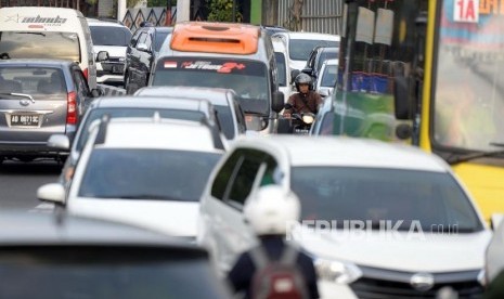 Akses Malioboro Macet. Kendaraan terjebak macet menuju Kawasan Malioboro, Yogyakarta, Kamis (26/12).