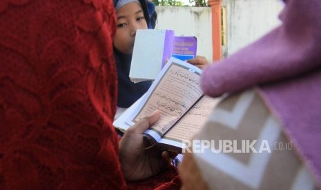 Ulama menjelaskan tata cara pembacaan surat Yasin dan doa Nisfu Syaban. Ilustrasi surat Yasin 