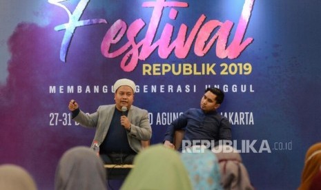 Ustadz Fahmi Salim menyampaikan tausiyah di acara Festival Republik 2019 di Masjid Agung At-Tin, Jakarta, Jumat (27/12).