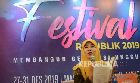 Novelis Asma Nadia memaparkan materinya saat workshop kepenulisan pada gelaran Festival Republik 2019 di Masjid At-tin, Taman Mini Indonesia Indah (TMII), Jakarta, Ahad (29/12).