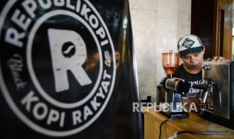 Salah satu stan Republik Kopi saat gelaran Festival Republik di Masjid Agung At-Tin, Taman Mini Indonesia Indah (TMII), Jakarta, Senin (30/12).