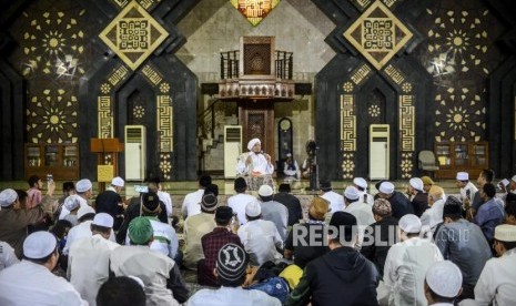 Hujan Deras Menyertai Dzikir Nasional TRepublika di Masjid At-Tin.