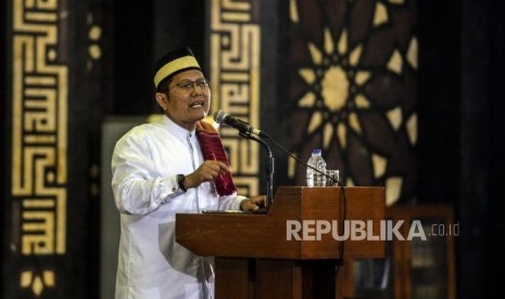 Menghadapi Pandemi, MUI: Jangan Berhenti Berdoa. Foto: Ketua Komisi Dakwan dan Pengembangan MUI Cholil Nafis menyampaikan tausiyah pada acara Dzikir Nasional 2019 di Masjid Agung At- Tin, Jakarta, Selasa (31/1).