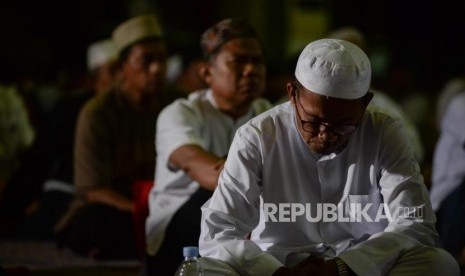 Rasulullah SAW membeberkan amalan datangkan cinta Allah SWT dan manusia. Ilustrasi zuhud.