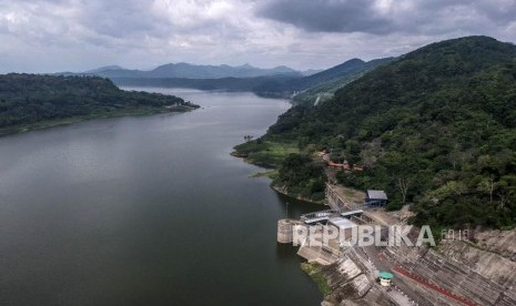 Foto udara suasana Waduk Cirata di Cipendeuy, Kabupaten Bandung Barat.