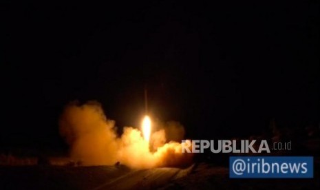 Iran tampaknya bersiap untuk peluncuran pesawat luar angkasa pada Selasa (14/6/2022). Gambar satelit menunjukkan sebuah roket berada di landasan peluncuran gurun pedesaan.