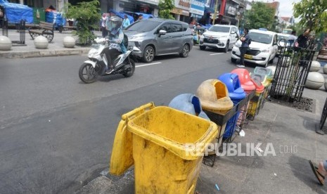 Deretan tempat sampah disiapkan di pedestrian Malioboro, Yogyakarta. (ilustrasi)