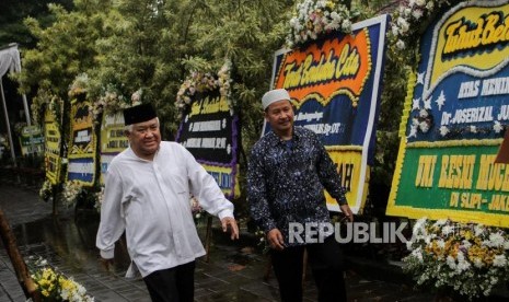 KUII ke-7 Diharapkan Buat Umat Islam Lebih Maksimal Berperan. Foto:  Ketua Dewan Pertimbangan MUI Din Syamsuddin melayat ke rumah duka pendiri lembaga kemanusiaan Medical Emergency Rescue Committe (MER-C) Joserizal Jurnalis di Pendopo Silaturahim, Jakarta Timur, Senin (20/1).