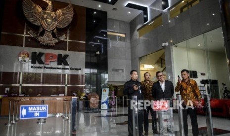 Sekjen PDIP Hasto Kristiyanto usai menjalani pemeriksaan di Gedung KPK, Jakarta, Jumat (24/1).