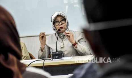 Kepala Dinas Kesehatan Jawa Barat Nina Susana Dewi mengatakan, pihaknya menyiapkan ribuan tenaga kesehatan (Nakes) selama arus mudik dan arus balik lebaran tahun ini.