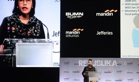 Menkeu Sri Mulyani Indrawati memberikan keynote speech dalam acara Mandiri Investment Forum 2020 di Jakarta, Rabu (5/2). Menkeu Sri Mulyani menyebut kunci negara kompetitif dan kuat adalah dari SDM