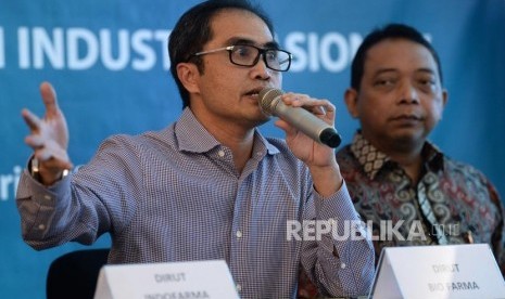 Direktur Utama Bio Farma Honesti Basyir (kiri) bersama Direktur Utama Kimia Farma Verdi Budidarmo (kanan). Induk holding farmasi badan usaha milik negara (BUMN), PT Bio Farma menilai bahwa munculnya isu mafia alat kesehatan dan obat-obatan di tengah pandemi COVID-19 seiring meningkatnya permintaan dibandingkan pasokan.