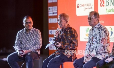 Pemimpin Redaksi Republika Irfan Junaidi bersama Deputi Bidang Ekonomi Bappenas Bambang Prijambodo, Direktur IT BRI Indra Utoyo.