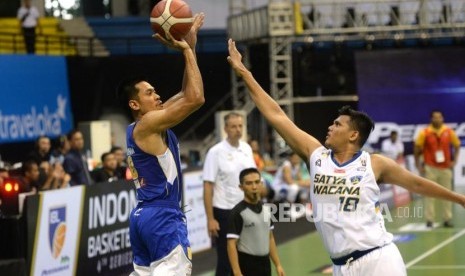 Pertandingan IBL 2020 antara Satria Muda Pertamina vs Satya Wacana Salatiga (ilustrasi).