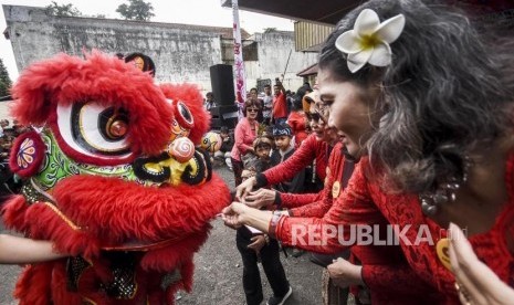 Atraksi barongsai (ilustrasi). PT Taman Wisata Candi Borobudur, Prambanan dan Ratu Boko (TWC) menghadirkan beragam atraksi dalam menyambut masa libur panjang Imlek, di antaranya barongsai.