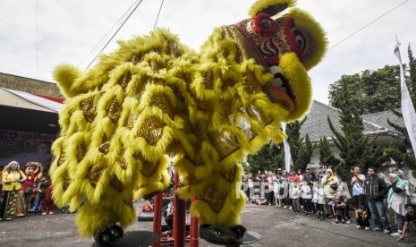 Singkawang Tiadakan Festival Cap Go Meh. Atraksi barongsai pada perayaan Cap Go Meh.